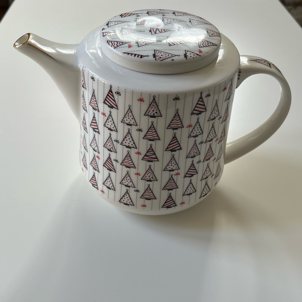 Grace’s Teaware White, Green, and Red Christmas Teapot